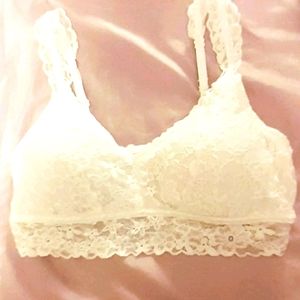 NWOT-No Boundaries White Lace Bra Large